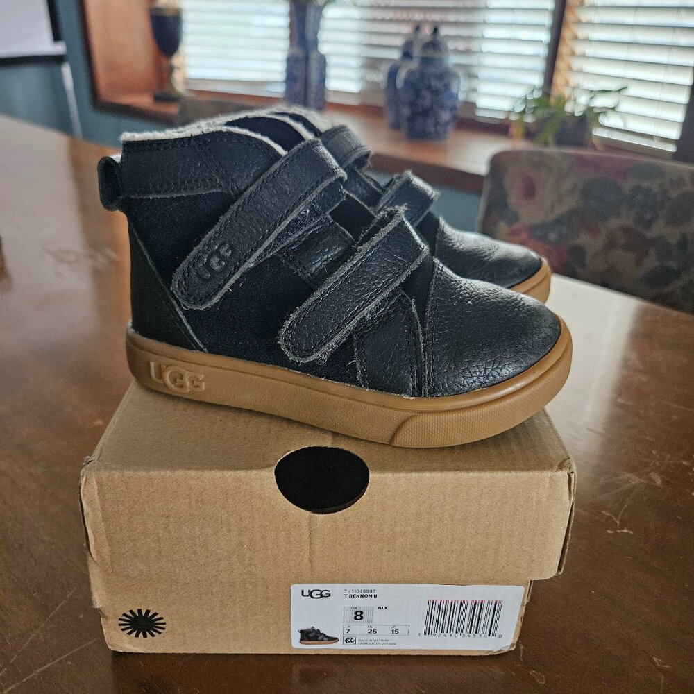 Kids Rennon Uggs - Black size 8
